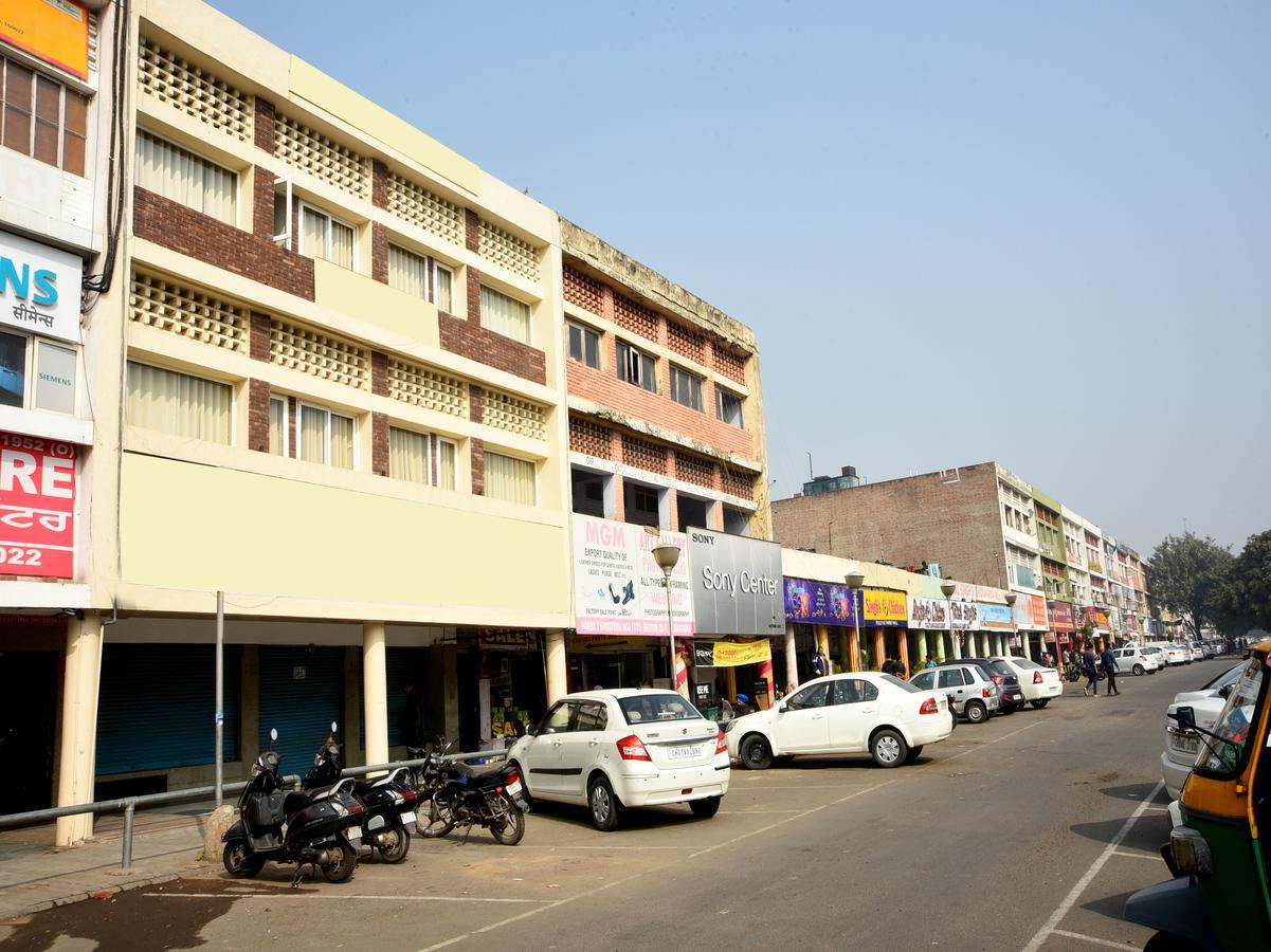 Akashdeep 22 Hotel Chandīgarh Exterior foto